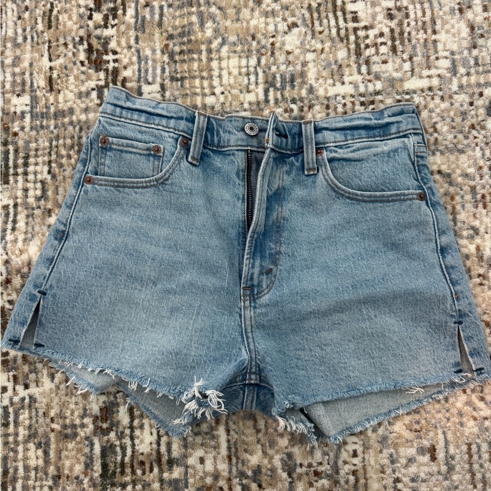 Abercrombie Mom Short Size 26
